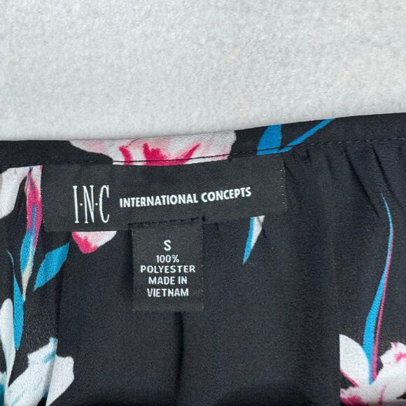 Floral Modest Blouse - Picture 3 of 9